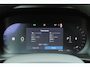 Volvo XC40 B3 Mild Hybrid Ultra Dark Black Edition | Lighting Pack | Verwarmbare Voorruit | Panoramisch Schuif-/Kanteldak | Trekhaak Semi Elektrisch Inklapbaar | Harman/Kardon | Elektrisch Verstelbare Stoelen Met Memory | Keyless | Elektrische Achterklep | 20-Inch Lichtmetalen | Verwarmbare Voorstoelen | Stuurverwarming | Adaptieve Cruise Control | Pilot Assist | Visual Park Assist incl. 360° Camera |