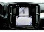 Volvo XC40 B3 Mild Hybrid Ultra Dark Black Edition | Lighting Pack | Verwarmbare Voorruit | Panoramisch Schuif-/Kanteldak | Trekhaak Semi Elektrisch Inklapbaar | Harman/Kardon | Elektrisch Verstelbare Stoelen Met Memory | Keyless | Elektrische Achterklep | 20-Inch Lichtmetalen | Verwarmbare Voorstoelen | Stuurverwarming | Adaptieve Cruise Control | Pilot Assist | Visual Park Assist incl. 360° Camera |