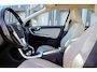 Volvo XC60 2.0 T5 FWD Summum | Fullmap Navigatie | Parkeercamera achter | Keyless entry & Start | Elektrisch verstelbare bestuurdersstoel met memory | BLIS | Xenon verlichting | Trekhaak |