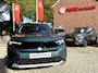 Opel Frontera 145 Pk Hybride + Benzine GS 7-Persoons * Automaat * Dodehoekbewaking * Navigatie * L.M. Velgen 17" * Zwart Dak * DAB Radio * Climate & Cruise Control * Vingerhoets; Vierde Generatie Eersteklas Service. Al meer dan 100 jaar een begrip in de Brabantse Kempen
