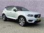 Volvo XC40 1.5 T5 Recharge R-Design | Trekhaak | Panoramadak | Harman Kardon Audio | Achteruitrijcamera | Keyless Entry | Elektrische Achterklep | Elektrisch Verstelbare Voorstoelen | Stoelverwarming | Cruise Control Adaptief | Navigatie | Apple Carplay | Android Auto