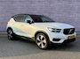 Volvo XC40 Recharge P8 AWD R-Design | Trekhaak | Warmtepomp | Harman Kardon Audio | Achteruitrijcamera | Keyless Entry | Elektrische Achterklep | Elektrisch Verstelbare Voorstoelen | Lederen Bekleding | Stoelverwarming voor en achter | Cruise Control Adaptief | BLIS | Navigatie