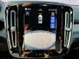 Volvo XC40 Recharge P8 AWD R-Design | Trekhaak | Warmtepomp | Harman Kardon Audio | Achteruitrijcamera | Keyless Entry | Elektrische Achterklep | Elektrisch Verstelbare Voorstoelen | Lederen Bekleding | Stoelverwarming voor en achter | Cruise Control Adaptief | BLIS | Navigatie