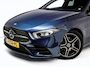 Mercedes-Benz A-klasse 180 Business Solution AMG | Panoramadak | Navigatie | Camera | PDC V+A | Stoelverwarming | Live Traffic Camera, Privacy Glas, Apple Carplay/ Android Auito