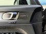 Volvo XC40 B4 Plus Dark | Harman & Kardon Audio | Elektrisch bedienbare trekhaak | Schuif-\kanteldak