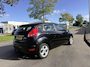 Ford Fiesta 1.25i Titanium 5-Deurs 82 PK. Distributieriem en waterpomp vervangen bij 93.000 KM !!! Prachtige kleurcombinatie !! Alle keuringen toegestaan !