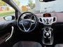 Ford Fiesta 1.25i Titanium 5-Deurs 82 PK. Distributieriem en waterpomp vervangen bij 93.000 KM !!! Prachtige kleurcombinatie !! Alle keuringen toegestaan !