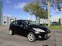 Ford Fiesta 1.25i Titanium 5-Deurs 82 PK. Distributieriem en waterpomp vervangen bij 93.000 KM !!! Prachtige kleurcombinatie !! Alle keuringen toegestaan !