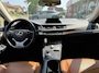 Lexus CT 200h Executive | Leer, Trekhaak, 17 inch, Navigatie, Parkeersensoren, Camera, Licht + Regensensor