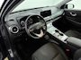 Hyundai Kona Electric EV FASHION 64 kWh | SoH 98%! | 3 FASE | WARMTEPOMP | CAMERA | CLIMA | CRUISE ADAPT. | NAVI | PRIVACY GLASS | DAKRAILING | APPLE CAR PLAY & ANDROID AUTO | DODEHOEK DETECTIE | PDC | 17'' LM VELGEN | ALL SEASONS | FABRIEKSGARANTIE GELDIG T/M 7-2028! |