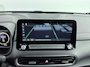 Hyundai Kona Electric EV FASHION 64 kWh | SoH 96,3%! | 3 FASE | WARMTEPOMP | CAMERA | CLIMA | CRUISE ADAPT. | NAVI | PRIVACY GLASS | DAKRAILING | APPLE CAR PLAY & ANDROID AUTO | DODEHOEK DETECTIE | PDC | 17'' LM VELGEN | ALL SEASONS | FABRIEKSGARANTIE GELDIG T/M 7-2028! |