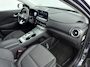 Hyundai Kona Electric EV FASHION 64 kWh | SoH 96,3%! | 3 FASE | WARMTEPOMP | CAMERA | CLIMA | CRUISE ADAPT. | NAVI | PRIVACY GLASS | DAKRAILING | APPLE CAR PLAY & ANDROID AUTO | DODEHOEK DETECTIE | PDC | 17'' LM VELGEN | ALL SEASONS | FABRIEKSGARANTIE GELDIG T/M 7-2028! |