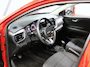 Kia Stonic 1.0 T-GDi MHEV DynamicPlusLine 100PK | AppleCarplay/AndroidAuto | Navigatie | Climate Control | Cruise Control | Trekhaak | Achteruitrijcamera | Parkeersensoren Achter | LED | 16" Lichtmetalen Velgen | DAB Ontvanger |