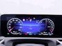 Mercedes-Benz A-klasse 250 e Business Solution AMG | Panoramadak | Trekhaak | Alarm | Sfeerverlichting | Distronic | Keyless Go | Stuur en Stoelverwarming | CarPlay | Inclusief 24 maanden Mercedes-Benz Certified garantie voor Europa.
