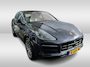 Porsche Cayenne Coupé 3.0 E-Hybrid / Trekhaak / Panoramadak / 360Camera / Head-up / Softclose / 21'' / Achterasbesturing / Sportuitlaat / Keyless / Bose / Luchtvering / Matrix LED / Sportdesign+Chrono / Stoel+Stuurverwarming /