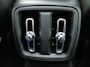 Volvo XC40 1.5 T3 R-Design | Trekhaak | Panoramadak | Harman Kardon Audio | 360 Graden Camera | Keyless Entry | Elektrische Achterklep | Elektrisch Verstelbare Voorstoelen | Stoelverwarming voor en achter | Parkeerverwarming | Cruise Control Adaptief | BLIS | Navigatie