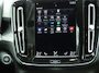 Volvo XC40 1.5 T3 R-Design | Trekhaak | Panoramadak | Harman Kardon Audio | 360 Graden Camera | Keyless Entry | Elektrische Achterklep | Elektrisch Verstelbare Voorstoelen | Stoelverwarming voor en achter | Parkeerverwarming | Cruise Control Adaptief | BLIS | Navigatie