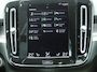 Volvo XC40 1.5 T3 R-Design | Trekhaak | Panoramadak | Harman Kardon Audio | 360 Graden Camera | Keyless Entry | Elektrische Achterklep | Elektrisch Verstelbare Voorstoelen | Stoelverwarming voor en achter | Parkeerverwarming | Cruise Control Adaptief | BLIS | Navigatie