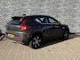 Volvo XC40 2.0 T4 Inscription | Trekhaak | Panoramadak | Lederen Bekleding | Alarm | Achteruitrijcamera | Elektrische Achterklep | Elektrisch Verstelbare Voorstoelen | Stoelverwarming voor en achter | Parkeerverwarming | Cruise Control Adaptief | BLIS | Navigatie
