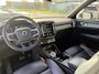 Volvo XC40 2.0 T4 Inscription | Trekhaak | Panoramadak | Lederen Bekleding | Alarm | Achteruitrijcamera | Elektrische Achterklep | Elektrisch Verstelbare Voorstoelen | Stoelverwarming voor en achter | Parkeerverwarming | Cruise Control Adaptief | BLIS | Navigatie