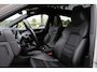 Porsche Cayenne Coupé 3.0 E-Hybrid / Panoramadak / 360Camera / Passenger Display / Softclose / Sportuitlaat / Sportdesign+Chrono / 21'' / Luchtvering / Bose / Stoelventilatie+Verwarming / Adaptieve Stoelen / Dodehoek / DAB / A