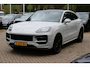 Porsche Cayenne Coupé 3.0 E-Hybrid / Panoramadak / 360Camera / Passenger Display / Softclose / Sportuitlaat / Sportdesign+Chrono / 21'' / Luchtvering / Bose / Stoelventilatie+Verwarming / Adaptieve Stoelen / Dodehoek / DAB / A