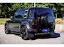 Land Rover Defender P400e Hybride 110 X-Dynamic HSE Edition|1 Eigenaar|Org NL NAP|BTW|Panoramadak|Trekhaak|Luchtvering|CarPlay|Nieuwstaat|Dealer Onderhouden