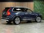Volvo XC90 T8 AWD Recharge Inscription | Trekhaak | Head-Up Display | Harman Kardon | All Season banden | Adaptieve Cruise Control | Stoelverwarming voor + achter | Stuurwielverwarming | Full LED meesturende koplampen | Schuifdak | Pilot Assist | BLIS Dode Hoek Detectie | Standkachel met Volvo On Call App | Parkeercamera | Elektrische voorstoelen geheugen | Lederen bekleding | Zitting verlenging voorstoelen | 20 Inch | Keyless Drive | Parkeersensoren voor+achter | Elektrisch bedienbare achterklep | Geïntegreerde zongordijnen achterportieren | 7-Persoons | 4-Zone Climate Control | Draadloos telefoon opladen | DAB Radio | Apple Carplay/Android Auto | Volvo On Call met mobiele App functie | Denim Blue Metallic |