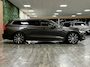 Volvo V60 T6 AWD Recharge Bright Long Range | Adaptieve Cruise Control | Stoelverwarming voor+achter | Stuurwielverwarming | Parkeercamera | Pilot Assist | BLIS Dode Hoek Detectie | Lederen bekleding | 18 Inch | Google Infotainment | Keyless Drive | Parkeersensoren voor+achter | Privacy Glass | Elektrisch bedienbare achterklep | Automatisch dimmende binnen en buitenspiegels | DAB Radio | Apple Carplay/Android Auto | Volvo On Call met mobiele App functie | Platinum Grey Metallic |