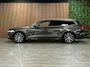 Volvo V60 T6 AWD Recharge Bright Long Range | Adaptieve Cruise Control | Stoelverwarming voor+achter | Stuurwielverwarming | Parkeercamera | Pilot Assist | BLIS Dode Hoek Detectie | Lederen bekleding | 18 Inch | Google Infotainment | Keyless Drive | Parkeersensoren voor+achter | Privacy Glass | Elektrisch bedienbare achterklep | Automatisch dimmende binnen en buitenspiegels | DAB Radio | Apple Carplay/Android Auto | Volvo On Call met mobiele App functie | Platinum Grey Metallic |