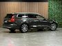Volvo V60 T6 AWD Recharge Bright Long Range | Adaptieve Cruise Control | Stoelverwarming voor+achter | Stuurwielverwarming | Parkeercamera | Pilot Assist | BLIS Dode Hoek Detectie | Lederen bekleding | 18 Inch | Google Infotainment | Keyless Drive | Parkeersensoren voor+achter | Privacy Glass | Elektrisch bedienbare achterklep | Automatisch dimmende binnen en buitenspiegels | DAB Radio | Apple Carplay/Android Auto | Volvo On Call met mobiele App functie | Platinum Grey Metallic |
