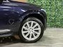 Volvo XC90 T6 AWD Inscription | Uniek! | Trekhaak | Stoelventilatie | 360 Camera | Head-Up Display | All Season banden | Stoelmassage | 320pk | Adaptieve Cruise Control | Stoelverwarming | 20 Inch | Full LED Meesturende koplampen | Pilot Assist | BLIS Dode Hoek Detectie | Nappa Lederen bekleding | Zitting verlenging voorstoelen | Keyless Drive | Parkeersensoren voor+achter | Elektrisch bedienbare achterklep | Verlichte instaplijsten | Volvo On Call met mobiele App functie | Denim Blue Metallic |