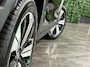 Volvo XC40 Recharge Plus | Trekhaak | All Season banden | Adaptieve Cruise Control | Stoel en Stuurwielverwarming | 19 inch | Parkeercamera | Pilot Assist | BLIS Dode Hoek Detectie | Textiel City Canvas bekleding | Zitting verlenging voorstoelen | Google Infotainment | Keyless Drive | Parkeersensoren voor+achter | Warmtepomp | Privacy Glass | Elektrisch bedienbare achterklep | DAB Radio | Apple Carplay/Android Auto | Draadloos telefoon opladen | Volvo On Call met mobiele App functie |