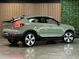 Volvo C40 Recharge Plus 69 kWh | All-season banden | Parkeercamera | Adaptieve Cruise Control | Pilot Assist | Stoel en Stuurwielverwarming | Panoramadak | 19 Inch | Zitting verlenging voorstoelen | BLIS Dode Hoek Detectie | Warmtepomp | Google Infotainment | Keyless Drive | Privacy Glass | Parkeersensoren voor+achter | Elektrisch bedienbare achterklep | Alarm Klasse III | DAB Radio | Apple Carplay/Android Auto | Volvo On Call met mobiele App functie | Sage Green Metallic |