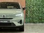 Volvo C40 Recharge Plus 69 kWh | All-season banden | Parkeercamera | Adaptieve Cruise Control | Pilot Assist | Stoel en Stuurwielverwarming | Panoramadak | 19 Inch | Zitting verlenging voorstoelen | BLIS Dode Hoek Detectie | Warmtepomp | Google Infotainment | Keyless Drive | Privacy Glass | Parkeersensoren voor+achter | Elektrisch bedienbare achterklep | Alarm Klasse III | DAB Radio | Apple Carplay/Android Auto | Volvo On Call met mobiele App functie | Sage Green Metallic |
