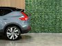 Volvo XC40 Recharge Pro | Trekhaak | Schuifdak | 360° Camera | Harman Kardon | Adaptieve Cruise Control | Bestuurdersstoel elektrisch geheugen | Stoel en Stuurwielverwarming | 20 Inch | Passagiersstoel elektrisch | Zitting verlenging voorstoelen | Pilot Assist | BLIS Dode Hoek Detectie | Warmtepomp | Google Infotainment | Keyless Drive | Parkeersensoren voor+achter | Elektrisch bedienbare achterklep | Automatisch dimmende binnen en buitenspiegels | Regensensor | Climate Controle L+R | Draadloos telefoon opladen | DAB Radio | Alarm Klasse III | Apple Carplay/Android Auto | Volvo On Call met mobiele App functie | Thunder Grey Metallic |