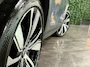 Volvo XC40 Recharge Pro | Trekhaak | Schuifdak | 360° Camera | Harman Kardon | Adaptieve Cruise Control | Bestuurdersstoel elektrisch geheugen | Stoel en Stuurwielverwarming | 20 Inch | Passagiersstoel elektrisch | Zitting verlenging voorstoelen | Pilot Assist | BLIS Dode Hoek Detectie | Warmtepomp | Google Infotainment | Keyless Drive | Parkeersensoren voor+achter | Elektrisch bedienbare achterklep | Automatisch dimmende binnen en buitenspiegels | Regensensor | Climate Controle L+R | Draadloos telefoon opladen | DAB Radio | Alarm Klasse III | Apple Carplay/Android Auto | Volvo On Call met mobiele App functie | Thunder Grey Metallic |