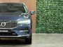 Volvo XC60 T6 AWD Recharge Bright Long Range | Trekhaak | All Season banden | Adaptieve Cruise Control | Stoelverwarming voor+achter | Stuurwielverwarming | Full LED Meesturende koplampen | Standkachel met Volvo On Call App | Pilot Assist | BLIS Dode Hoek Detectie | Lederen bekleding | Schuifdak | Parkeercamera | Google Infotainment | 18 Inch | Keyless Drive | Parkeersensoren voor+achter | Privacy Glass | Automatisch dimmende binenn en buitenspiegels | Regensensor | Climate Controle L+R | DAB Radio | Apple Carplay/Android Auto | Draadloos telefoon opladen | Volvo On Call met mobiele App functie | Denim Blue Metallic |
