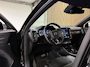Volvo XC40 T5 Recharge Ultimate Dark | Trekhaak | Schuifdak | Harman Kardon | Parkeercamera | All Season banden | Adaptieve Cruise Control | Stoel en Stuurwielverwarming | Bestuurdersstoel elektrisch geheugen | Pilot Assist | BLIS Dode Hoek Detectie | Privacy Glass | 19 Inch | Passagiersstoel elektrisch | Microtech / alcantara bekleding met wit stiksel en bies | Zitting verlenging voorstoelen | Keyless Drive | Parkeersensoren voor+achter | Breedstralers in voorbumper | Regensensor | Elektrisch bedienbare achterklep | Automatisch dimmende binnen en buitenspiegels | Climate Control L+R | DAB Radio | Apple Carplay/Android Auto | Volvo On Call met mobiele App functie | Onyx Black Metallic |