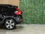 Volvo XC40 T5 Recharge Ultimate Dark | Trekhaak | Schuifdak | Harman Kardon | Parkeercamera | All Season banden | Adaptieve Cruise Control | Stoel en Stuurwielverwarming | Bestuurdersstoel elektrisch geheugen | Pilot Assist | BLIS Dode Hoek Detectie | Privacy Glass | 19 Inch | Passagiersstoel elektrisch | Microtech / alcantara bekleding met wit stiksel en bies | Zitting verlenging voorstoelen | Keyless Drive | Parkeersensoren voor+achter | Breedstralers in voorbumper | Regensensor | Elektrisch bedienbare achterklep | Automatisch dimmende binnen en buitenspiegels | Climate Control L+R | DAB Radio | Apple Carplay/Android Auto | Volvo On Call met mobiele App functie | Onyx Black Metallic |