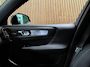 Volvo XC40 T5 Recharge Ultimate Dark | Trekhaak | Schuifdak | Harman Kardon | Parkeercamera | All Season banden | Adaptieve Cruise Control | Stoel en Stuurwielverwarming | Bestuurdersstoel elektrisch geheugen | Pilot Assist | BLIS Dode Hoek Detectie | Privacy Glass | 19 Inch | Passagiersstoel elektrisch | Microtech / alcantara bekleding met wit stiksel en bies | Zitting verlenging voorstoelen | Keyless Drive | Parkeersensoren voor+achter | Breedstralers in voorbumper | Regensensor | Elektrisch bedienbare achterklep | Automatisch dimmende binnen en buitenspiegels | Climate Control L+R | DAB Radio | Apple Carplay/Android Auto | Volvo On Call met mobiele App functie | Onyx Black Metallic |