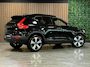 Volvo XC40 T5 Recharge Ultimate Dark | Trekhaak | Schuifdak | Harman Kardon | Parkeercamera | All Season banden | Adaptieve Cruise Control | Stoel en Stuurwielverwarming | Bestuurdersstoel elektrisch geheugen | Pilot Assist | BLIS Dode Hoek Detectie | Privacy Glass | 19 Inch | Passagiersstoel elektrisch | Microtech / alcantara bekleding met wit stiksel en bies | Zitting verlenging voorstoelen | Keyless Drive | Parkeersensoren voor+achter | Breedstralers in voorbumper | Regensensor | Elektrisch bedienbare achterklep | Automatisch dimmende binnen en buitenspiegels | Climate Control L+R | DAB Radio | Apple Carplay/Android Auto | Volvo On Call met mobiele App functie | Onyx Black Metallic |