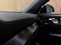 Volvo XC40 T5 Recharge Ultimate Dark | Trekhaak | Schuifdak | Harman Kardon | Parkeercamera | All Season banden | Adaptieve Cruise Control | Stoel en Stuurwielverwarming | Bestuurdersstoel elektrisch geheugen | Pilot Assist | BLIS Dode Hoek Detectie | Privacy Glass | 19 Inch | Passagiersstoel elektrisch | Microtech / alcantara bekleding met wit stiksel en bies | Zitting verlenging voorstoelen | Keyless Drive | Parkeersensoren voor+achter | Breedstralers in voorbumper | Regensensor | Elektrisch bedienbare achterklep | Automatisch dimmende binnen en buitenspiegels | Climate Control L+R | DAB Radio | Apple Carplay/Android Auto | Volvo On Call met mobiele App functie | Onyx Black Metallic |