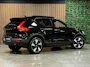 Volvo EX40 Single Motor Extended Range Plus 82 kWh | 100% SoH | 360 Camera | Trekhaak | Adaptieve Cruise Control | Stoel en Stuurwielverwarming | Pilot Assist | BLIS Dode Hoek Detectie | Microtech / Alcantara bekleding met wit stiksel en bies | Zitting verlenging voorstoelen | Google Infotainment | Warmtepomp | 19 Inch | Keyless Drive | Parkeersensoren voor+achter | Elektrisch bedienbare achterklep | DAB Radio | Apple Carplay/Android Auto | Draadloos telefoon opladen | Volvo On Call met mobiele App functie | Onyx Black Metallic |