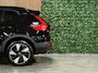 Volvo EX40 Single Motor Extended Range Plus 82 kWh | 100% SoH | 360 Camera | Trekhaak | Adaptieve Cruise Control | Stoel en Stuurwielverwarming | Pilot Assist | BLIS Dode Hoek Detectie | Microtech / Alcantara bekleding met wit stiksel en bies | Zitting verlenging voorstoelen | Google Infotainment | Warmtepomp | 19 Inch | Keyless Drive | Parkeersensoren voor+achter | Elektrisch bedienbare achterklep | DAB Radio | Apple Carplay/Android Auto | Draadloos telefoon opladen | Volvo On Call met mobiele App functie | Onyx Black Metallic |