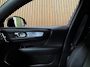 Volvo EX40 Single Motor Extended Range Plus 82 kWh | 100% SoH | 360 Camera | Trekhaak | Adaptieve Cruise Control | Stoel en Stuurwielverwarming | Pilot Assist | BLIS Dode Hoek Detectie | Microtech / Alcantara bekleding met wit stiksel en bies | Zitting verlenging voorstoelen | Google Infotainment | Warmtepomp | 19 Inch | Keyless Drive | Parkeersensoren voor+achter | Elektrisch bedienbare achterklep | DAB Radio | Apple Carplay/Android Auto | Draadloos telefoon opladen | Volvo On Call met mobiele App functie | Onyx Black Metallic |