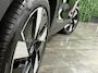 Volvo EX40 Single Motor Extended Range Plus 82 kWh | 100% SoH | 360 Camera | Trekhaak | Adaptieve Cruise Control | Stoel en Stuurwielverwarming | Pilot Assist | BLIS Dode Hoek Detectie | Microtech / Alcantara bekleding met wit stiksel en bies | Zitting verlenging voorstoelen | Google Infotainment | Warmtepomp | 19 Inch | Keyless Drive | Parkeersensoren voor+achter | Elektrisch bedienbare achterklep | DAB Radio | Apple Carplay/Android Auto | Draadloos telefoon opladen | Volvo On Call met mobiele App functie | Onyx Black Metallic |