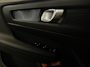 Volvo EX40 Single Motor Extended Range Plus 82 kWh | 100% SoH | 360 Camera | Trekhaak | Adaptieve Cruise Control | Stoel en Stuurwielverwarming | Pilot Assist | BLIS Dode Hoek Detectie | Microtech / Alcantara bekleding met wit stiksel en bies | Zitting verlenging voorstoelen | Google Infotainment | Warmtepomp | 19 Inch | Keyless Drive | Parkeersensoren voor+achter | Elektrisch bedienbare achterklep | DAB Radio | Apple Carplay/Android Auto | Draadloos telefoon opladen | Volvo On Call met mobiele App functie | Onyx Black Metallic |