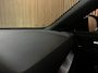 Volvo EX40 Single Motor Extended Range Plus 82 kWh | 100% SoH | 360 Camera | Trekhaak | Adaptieve Cruise Control | Stoel en Stuurwielverwarming | Pilot Assist | BLIS Dode Hoek Detectie | Microtech / Alcantara bekleding met wit stiksel en bies | Zitting verlenging voorstoelen | Google Infotainment | Warmtepomp | 19 Inch | Keyless Drive | Parkeersensoren voor+achter | Elektrisch bedienbare achterklep | DAB Radio | Apple Carplay/Android Auto | Draadloos telefoon opladen | Volvo On Call met mobiele App functie | Onyx Black Metallic |