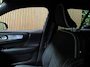 Volvo EX40 Single Motor Extended Range Plus 82 kWh | 100% SoH | 360 Camera | Trekhaak | Adaptieve Cruise Control | Stoel en Stuurwielverwarming | Pilot Assist | BLIS Dode Hoek Detectie | Microtech / Alcantara bekleding met wit stiksel en bies | Zitting verlenging voorstoelen | Google Infotainment | Warmtepomp | 19 Inch | Keyless Drive | Parkeersensoren voor+achter | Elektrisch bedienbare achterklep | DAB Radio | Apple Carplay/Android Auto | Draadloos telefoon opladen | Volvo On Call met mobiele App functie | Onyx Black Metallic |